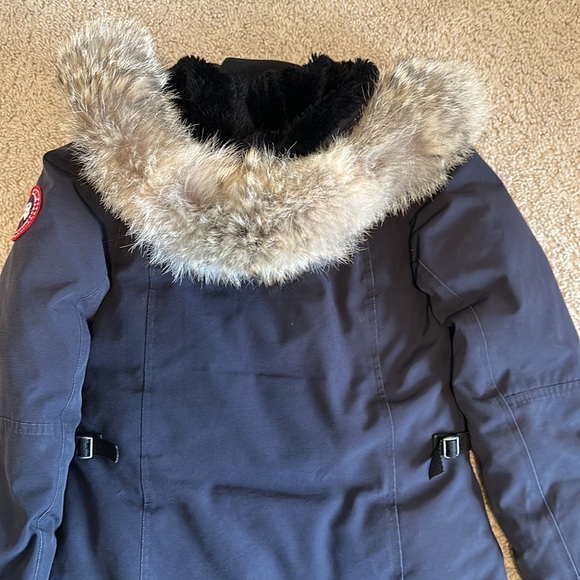 Canada Goose Women’s Shelburne Parka with Fur Hood, Navy size XS - Picture 3 of 9